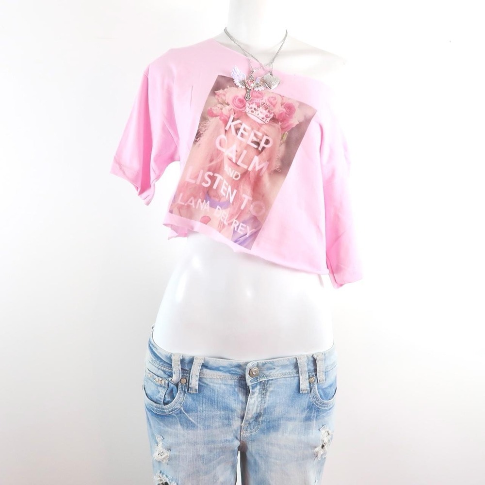 y2k pink lana del rey graphic cropped tee